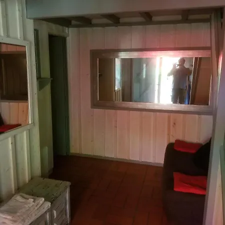 Les Apartment *